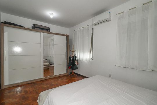 Quarto de apartamento à venda com 2 quartos, 54m² em São Sebastião, Porto Alegre