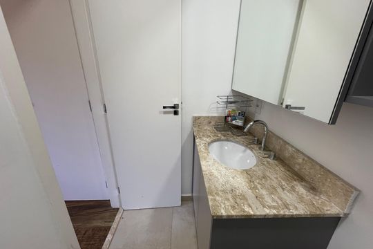 Banheiro de casa de condomínio para alugar com 1 quarto, 42m² em Granja Viana, Cotia