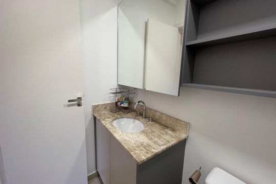 Banheiro de casa de condomínio para alugar com 1 quarto, 42m² em Granja Viana, Cotia