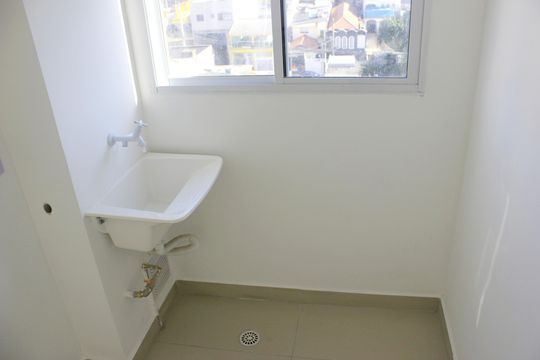 Área de serviço de apartamento para alugar com 2 quartos, 46m² em Jardim Aida, Guarulhos