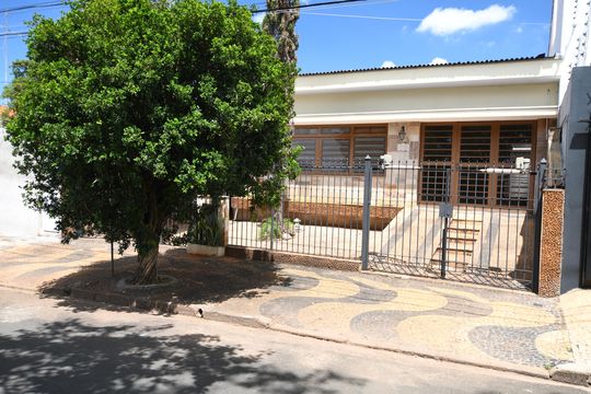 Fachada de casa para alugar com 3 quartos, 225m² em Jardim Nossa Senhora Auxiliadora, Campinas