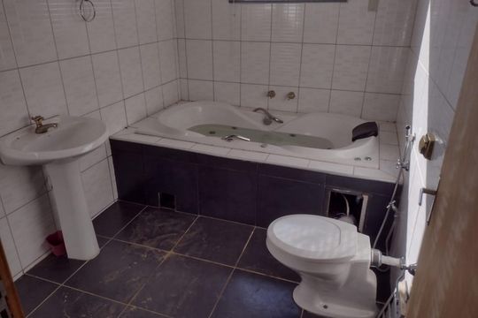 Banheiro de casa à venda com 2 quartos, 249m² em Parque Luciamar, Campinas