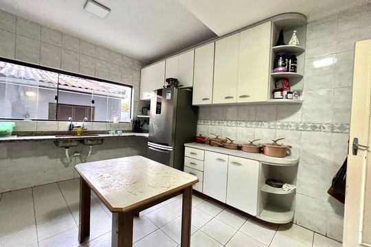 Cozinha de casa à venda com 4 quartos, 186m² em Parque Imperial, São Paulo