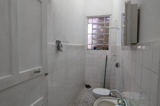 Banheiro - torneira de casa de condomínio à venda com 4 quartos, 270m² em Vila Conde do Pinhal, São Paulo