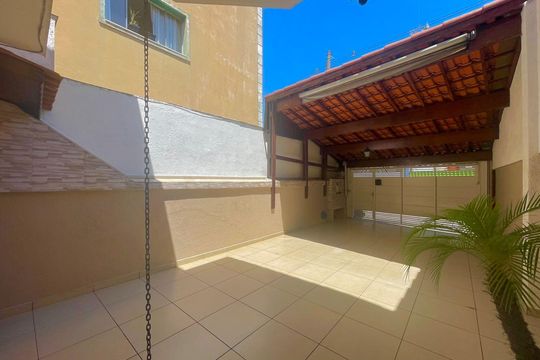 Garagem de casa à venda com 3 quartos, 175m² em Vila Milton , Guarulhos