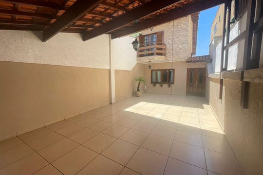 Garagem de casa à venda com 3 quartos, 175m² em Vila Milton , Guarulhos