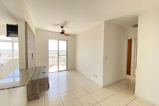 Sala de apartamento para alugar com 2 quartos, 65m² em Del Castilho, Rio de Janeiro
