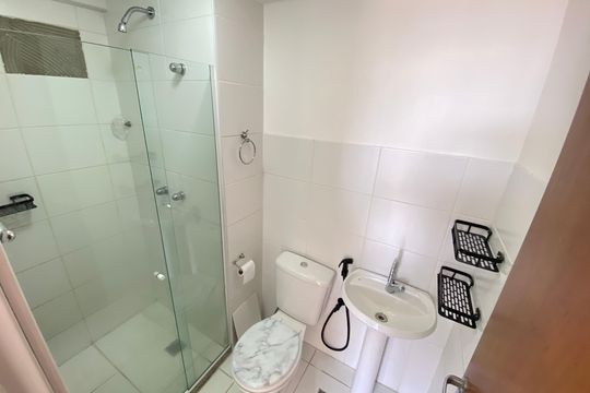Banheiro de apartamento para alugar com 2 quartos, 65m² em Del Castilho, Rio de Janeiro