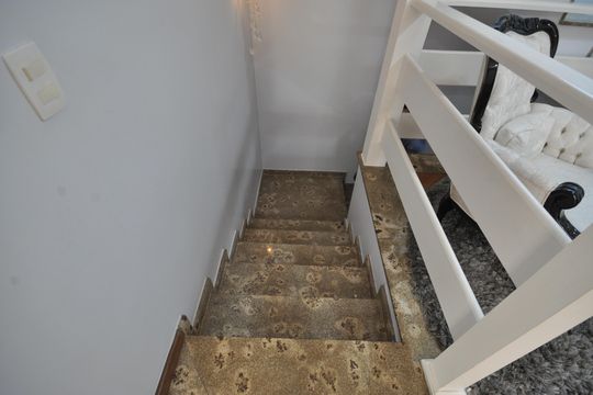 Escada de acesso a garagem de casa à venda com 4 quartos, 345m² em Tremembé, São Paulo