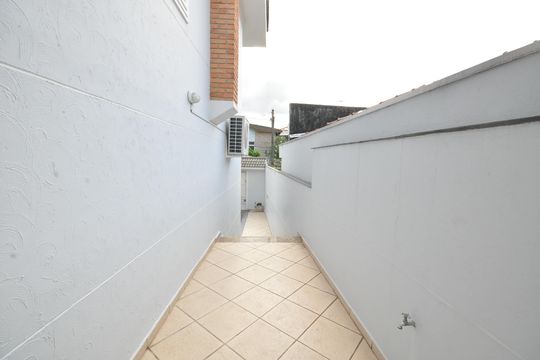 Quintal de casa à venda com 4 quartos, 345m² em Tremembé, São Paulo