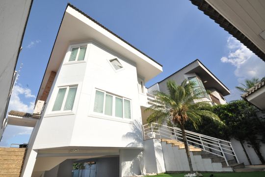 Fachada de casa à venda com 4 quartos, 345m² em Tremembé, São Paulo