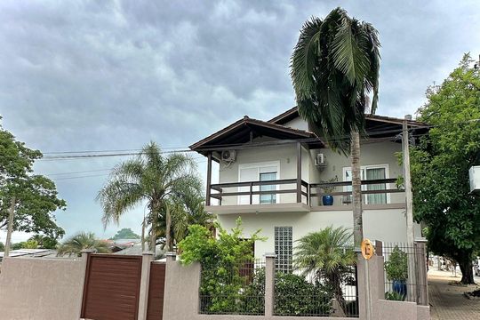 Casa à venda com 3 quartos, 300m² em Mauá, Novo Hamburgo