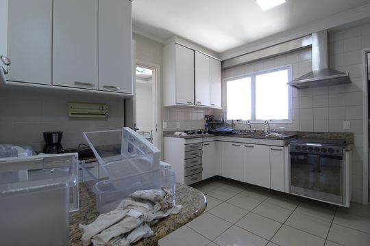 Cozinha de apartamento à venda com 4 quartos, 195m² em Indianópolis, São Paulo