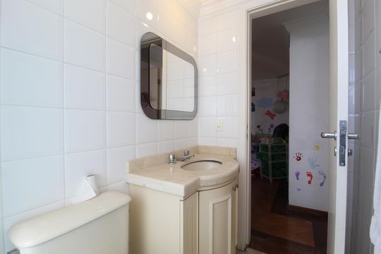 Banheiro Social de apartamento à venda com 4 quartos, 195m² em Indianópolis, São Paulo