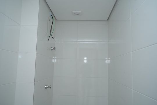 Banheiro Social de kitnet/studio à venda com 1 quarto, 28m² em Vila Carrão, São Paulo
