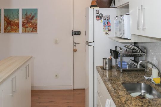 Apartamento à venda com 2 quartos, 48m² em Vila Anastácio, São Paulo