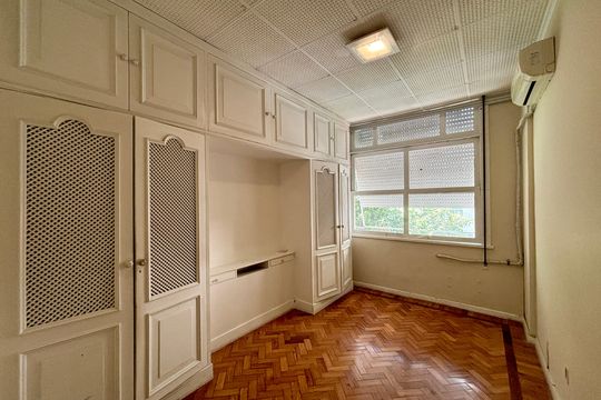 Suíte de apartamento para alugar com 3 quartos, 216m² em Copacabana, Rio de Janeiro