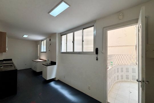 Cozinha de apartamento para alugar com 3 quartos, 216m² em Copacabana, Rio de Janeiro