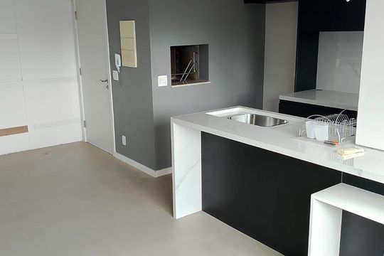 Cozinha  de apartamento para alugar com 1 quarto, 56m² em Glória, Porto Alegre