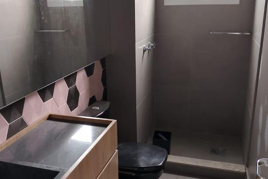 Banheiro 1 de apartamento para alugar com 1 quarto, 56m² em Glória, Porto Alegre