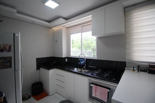 Cozinha de apartamento à venda com 2 quartos, 50m² em Santa Fé, Porto Alegre