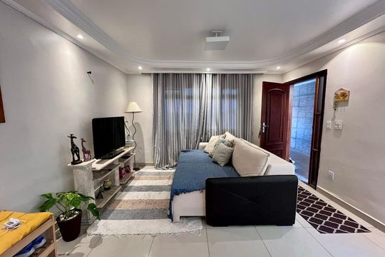 Casa à venda com 3 quartos, 249m² em Eldorado, Diadema