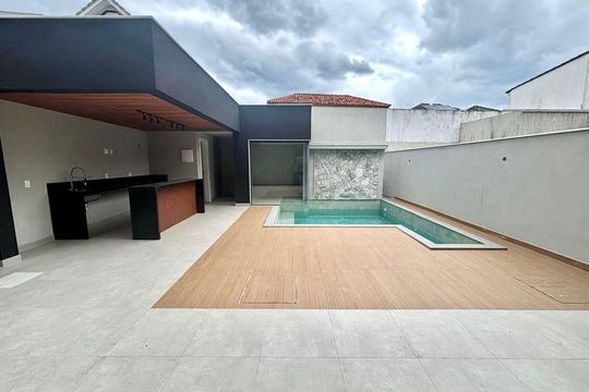 Casa à venda com 4 quartos, 350m² em Barra da Tijuca, Rio de Janeiro
