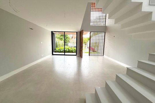 Casa à venda com 4 quartos, 350m² em Barra da Tijuca, Rio de Janeiro