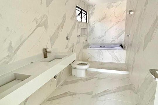 Casa à venda com 4 quartos, 350m² em Barra da Tijuca, Rio de Janeiro