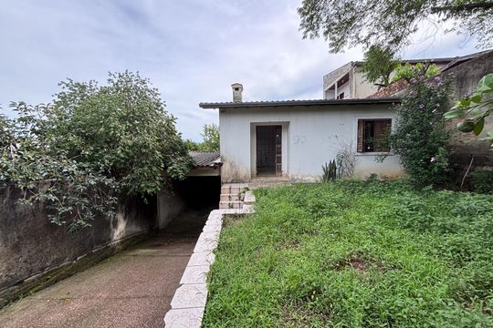 Fachada de casa de condomínio à venda com 2 quartos, 200m² em Campo Novo, Porto Alegre