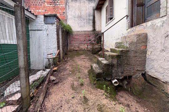 Quintal de casa de condomínio à venda com 2 quartos, 200m² em Campo Novo, Porto Alegre