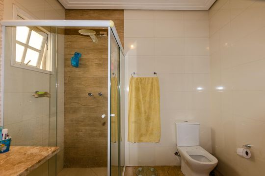 Suíte - Banheiro de casa à venda com 3 quartos, 183m² em Vila Mirante, São Paulo