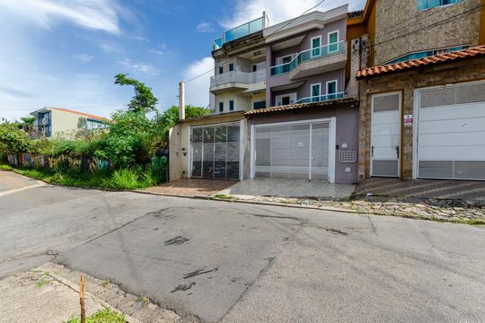 Fachada de casa à venda com 3 quartos, 183m² em Vila Mirante, São Paulo