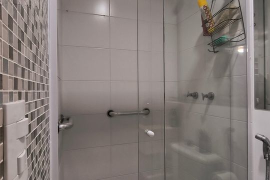 Banheiro Social de apartamento à venda com 2 quartos, 80m² em Taquara, Rio de Janeiro