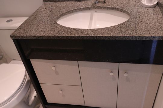 Banheiro de kitnet/studio para alugar com 1 quarto, 26m² em Consolação, São Paulo