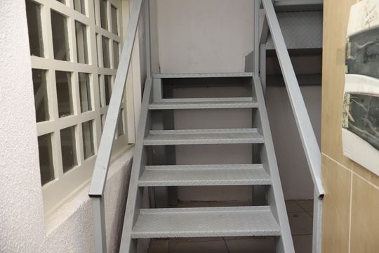 Escada de casa para alugar com 4 quartos, 192m² em Itapuã, Salvador