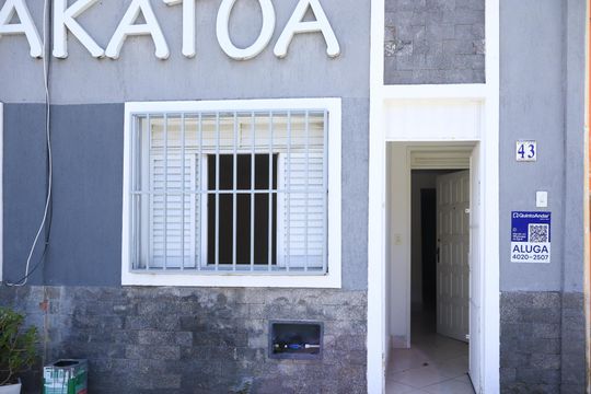 Fachada de casa para alugar com 4 quartos, 192m² em Itapuã, Salvador
