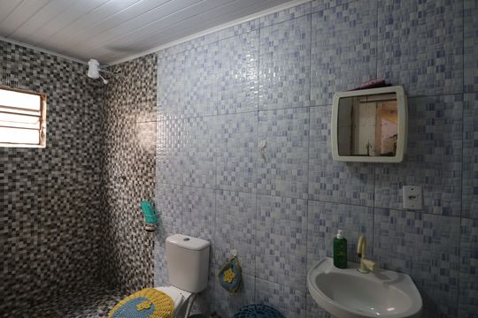 Banheiro de casa à venda com 1 quarto, 52m² em Harmonia, Canoas