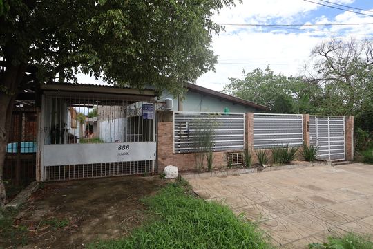 Fachada de casa à venda com 1 quarto, 52m² em Harmonia, Canoas