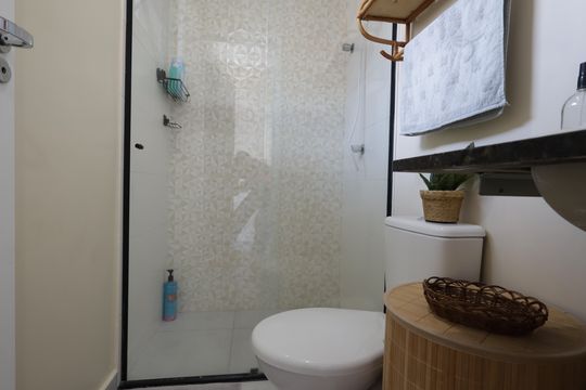 Banheiro de kitnet/studio à venda com 1 quarto, 48m² em Vila Ernesto, São Paulo
