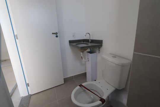 Banheiro de apartamento à venda com 2 quartos, 35m² em Vila Ema, São Paulo