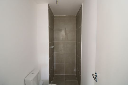 Banheiro de apartamento à venda com 2 quartos, 48m² em Vila Ema, São Paulo