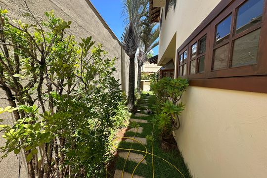 Quintal de casa de condomínio à venda com 3 quartos, 362m² em Alphaville Residencial Um, Barueri