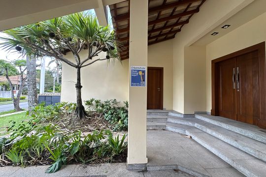 Fachada de casa de condomínio à venda com 3 quartos, 362m² em Alphaville Residencial Um, Barueri