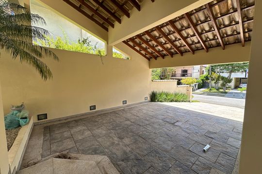 Garagem de casa de condomínio à venda com 3 quartos, 362m² em Alphaville Residencial Um, Barueri