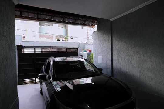 Garagem de casa à venda com 2 quartos, 200m² em Sagrada Família, Belo Horizonte