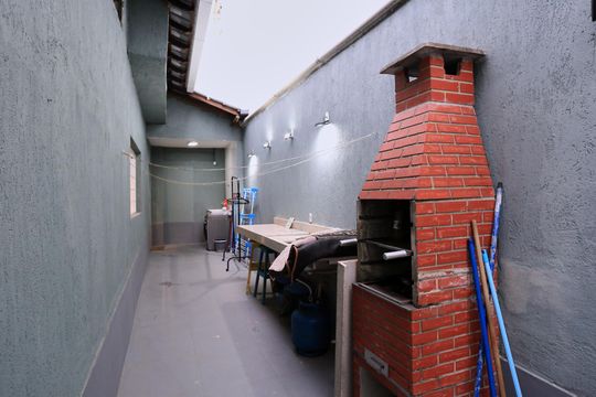 Churrasqueira de casa à venda com 2 quartos, 200m² em Sagrada Família, Belo Horizonte