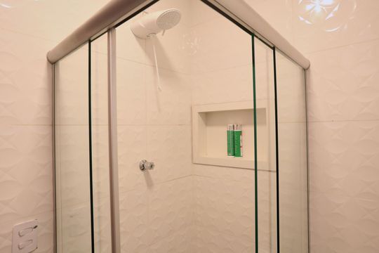 Banheiro de casa à venda com 2 quartos, 200m² em Sagrada Família, Belo Horizonte