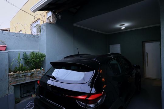 Garagem de casa à venda com 2 quartos, 200m² em Sagrada Família, Belo Horizonte