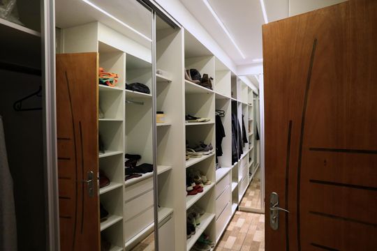 Closet da suíte de casa à venda com 2 quartos, 200m² em Sagrada Família, Belo Horizonte